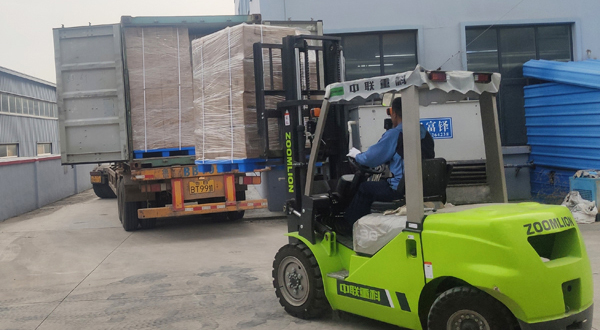 loading goods to container